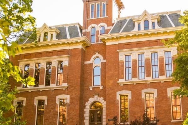 Vanderbilt University to learn English